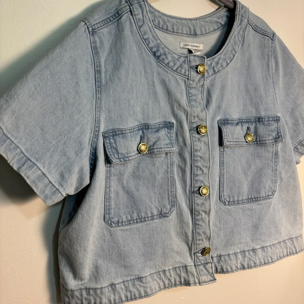 Free Assembly Women's XL Cropped Denim Jacket Top Light Wash Gold Button Cotton